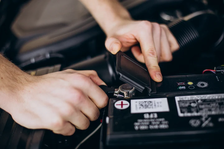 Żywotność Baterii w Elektrycznych Pojazdach Użytkowych 1 Co oznacza żywotność baterii w pojazdach elektrycznych?